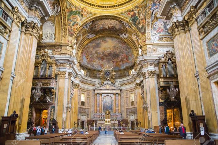 58642549-roma-italia-8-aprile-2016-interno-della-chiesa-di-san-marcello-al-corso-18-°-secolo.jpg